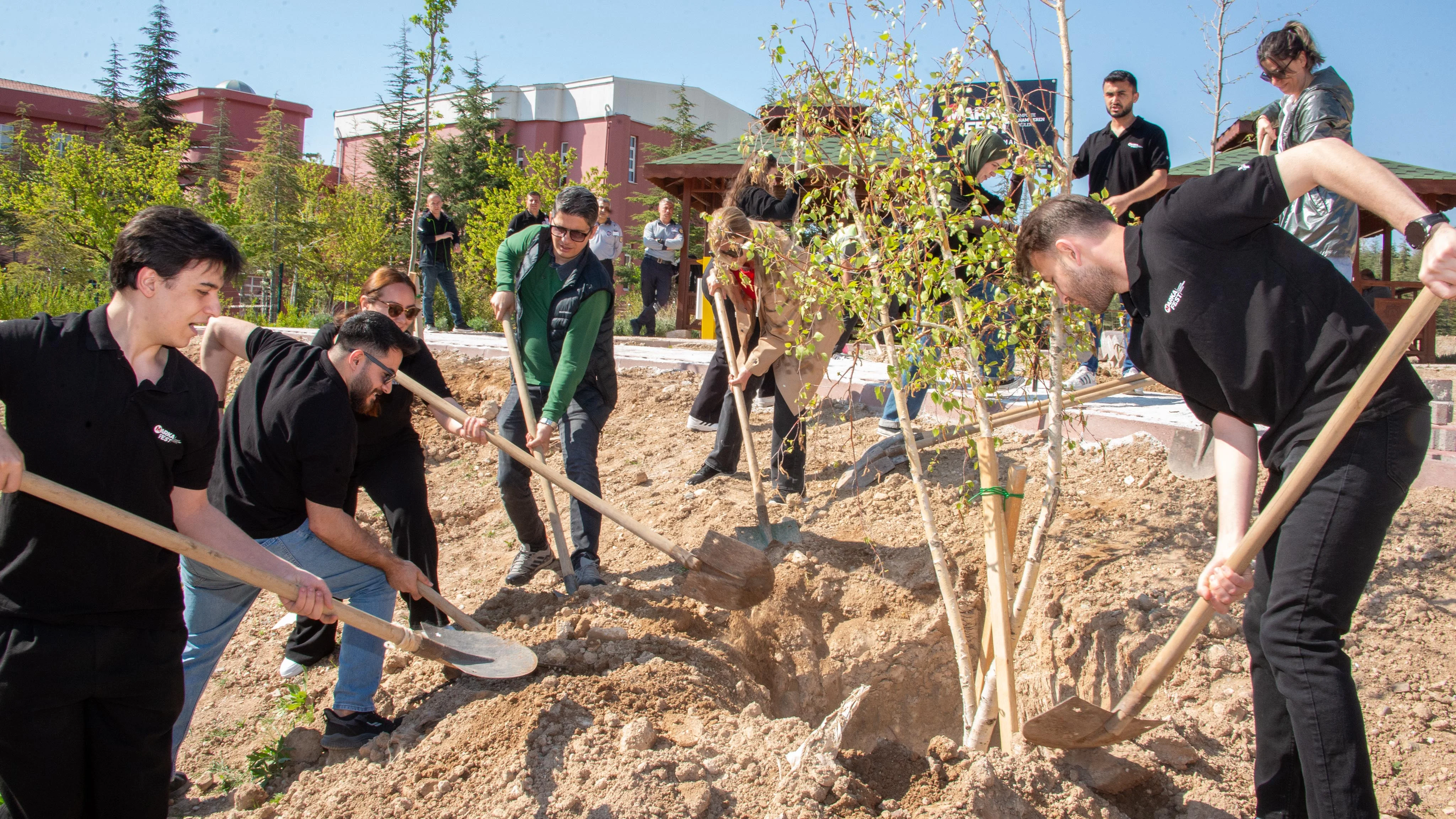 Fidanlar, MarkaFest Hatıra Ormanı için toprakla buluşturuldu